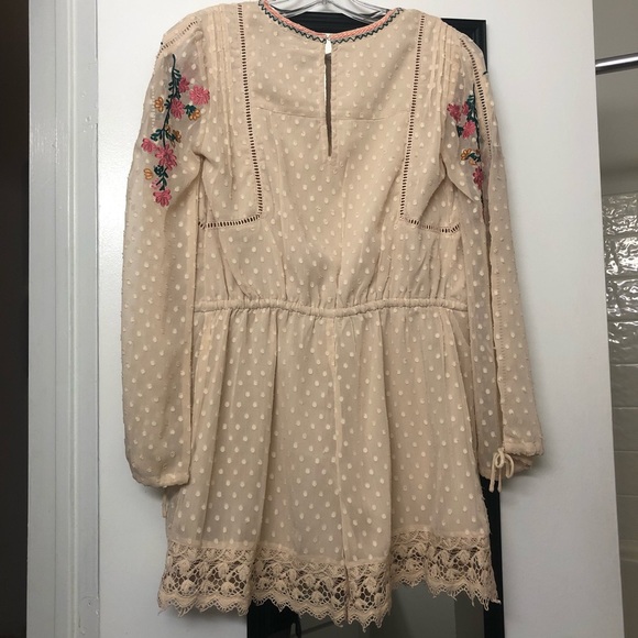 🚫 SOLD 🚫 Adelyn Rae Embroidered Romper - Picture 2 of 4